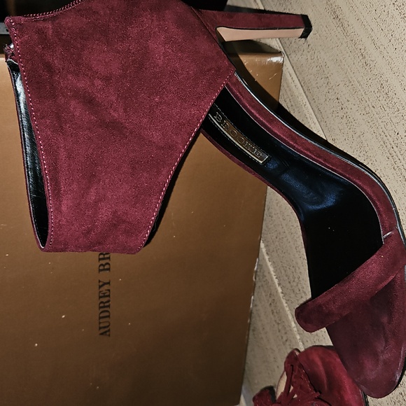 Shoes - Picture 3 of 6